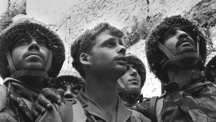 Умер доктор Ицхак Ифат - один из десантников с легендарной фотографии у Стены Плача