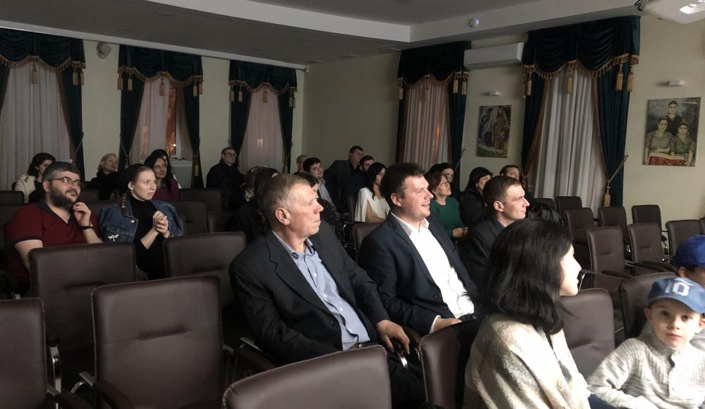 Фильм «Волшебник» показали в киноклубе Общинного центра горских евреев