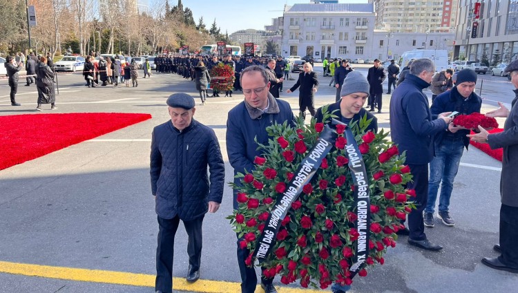 Представители фонда «СТМЭГИ-Азербайджан» посетили памятник «Зов матери» 