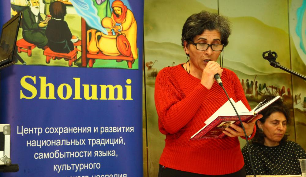 Опубликован сборник стихов Батсион Абрамовой на азербайджанском языке