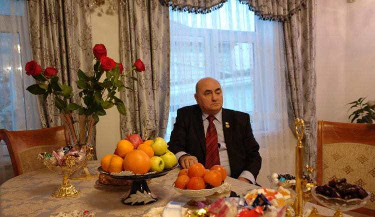 Нисиму Нисимову 65 лет