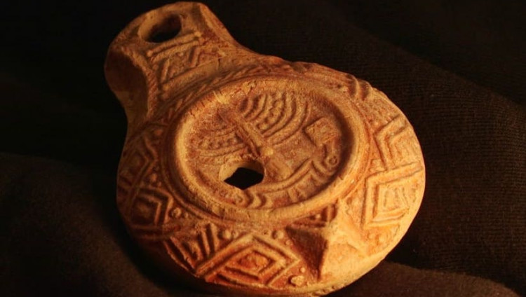 Редкая масляная лампа возрастом 1700 лет найдена археологами в Иерусалиме