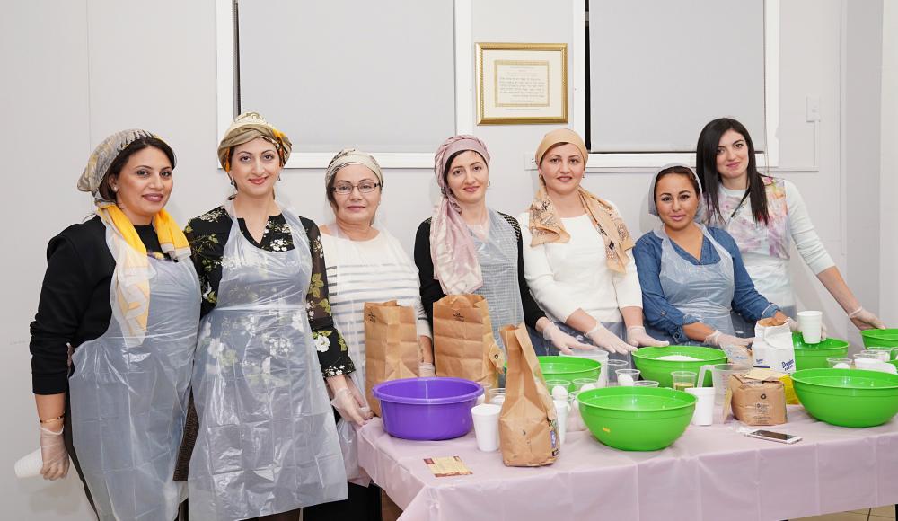 Горско-еврейские женщины Нью-Йорка отделили халы 