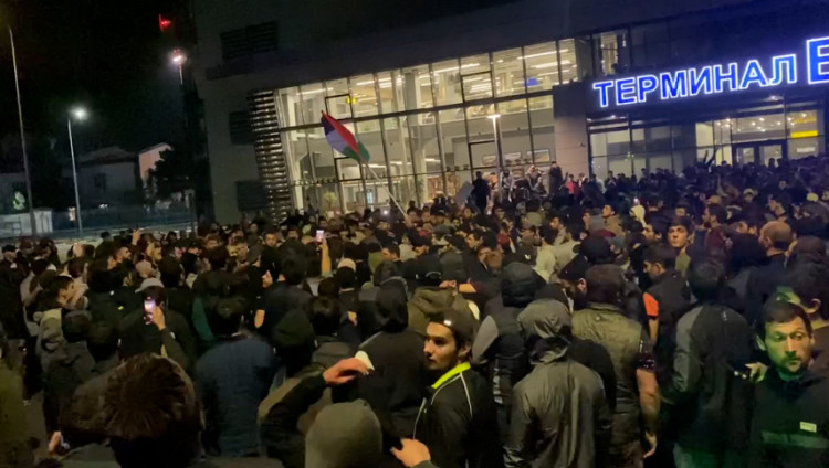 По делу о беспорядках в аэропорту Махачкалы осудили еще пять фигурантов