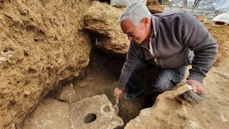 Археологи раскопали в Иерусалиме «унитаз» из известняка возрастом 2700 лет
