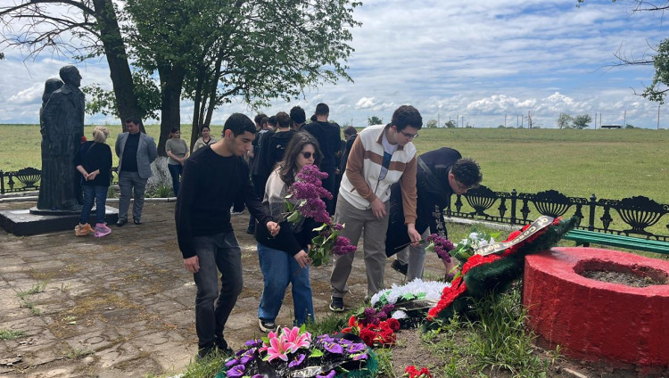 Учащиеся пятигорской школы «Геула» посетили мемориал в с. Богдановка