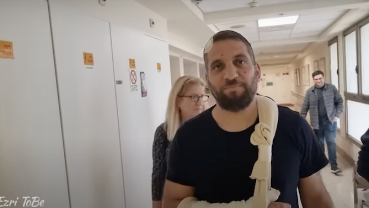 Раненый террористом Дэвид Штерн проехал через Хувару в колонне авто с израильскими флагами