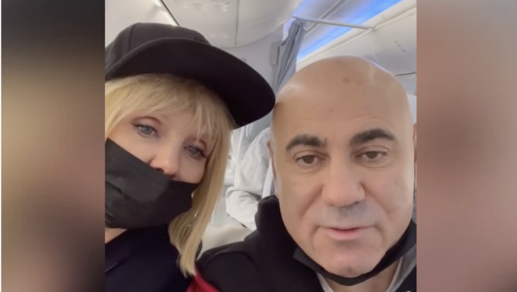 «Всем сплетникам привет»: Пригожин и Валерия вернулись в Москву из Израиля