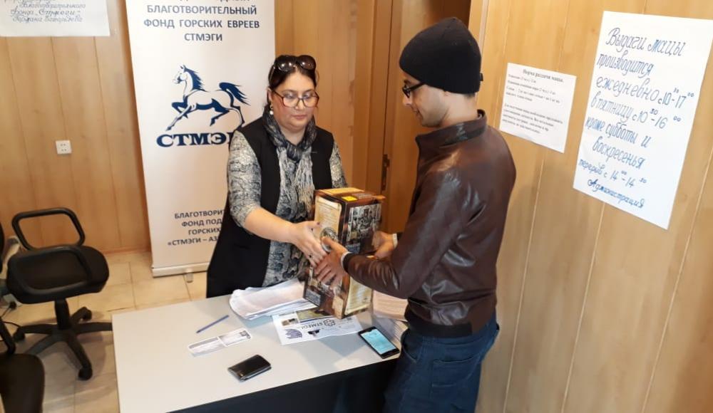 Фонд СТМЭГИ направил в Азербайджан тонны мацы и кошерного сока
