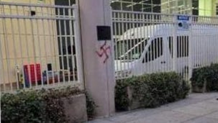 На еврейской школе в Нью-Йорке нарисовали свастику, Мамдани осудил акт вандализма