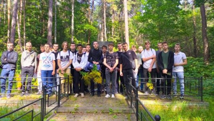В Новозыбкове студенты почтили память расстрелянных в войну евреев