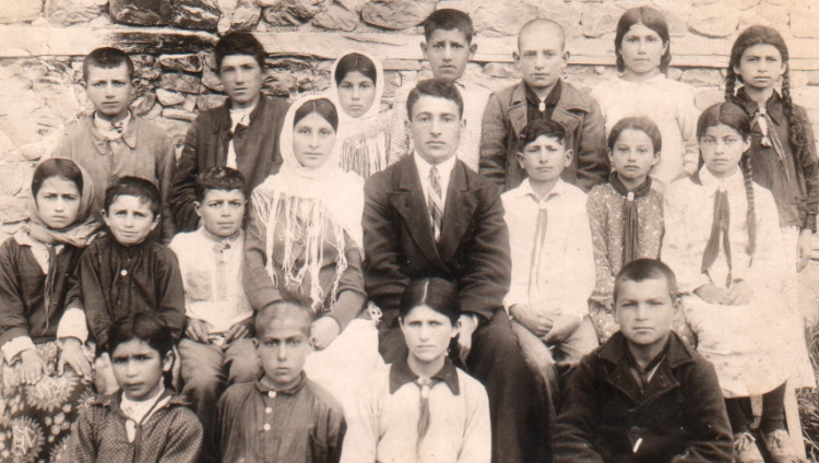 История двух старых фотографий: об учениках школы Мюджи-Гафтаран (1938-1939)