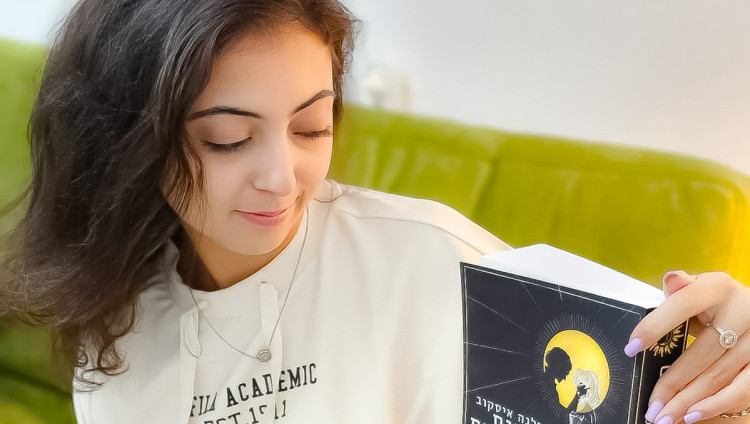 Дебютная книга 18-летней Милены Исаковой доступна на Amazon