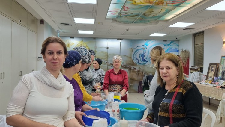 Церемония отделения халы в кавказской синагоге Хадеры