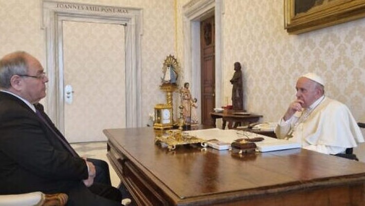Председатель «Яд Вашем» встретился с папой Римским в Ватикане