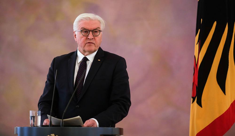 Президент ФРГ призвал бороться с антисемитизмом во всем мире