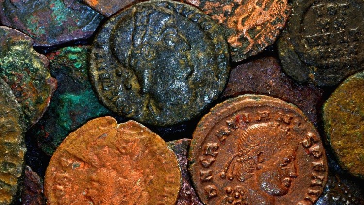 Израильская полиция изъяла сотни древних реликвий и 1500-летние «магические чаши» из квартиры жителя Иерусалима