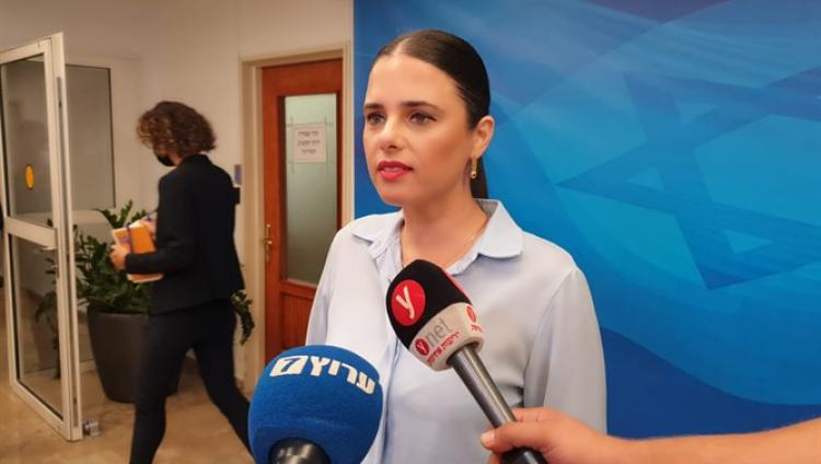 Аелет Шакед вслед за Беннетом сделала третью прививку
