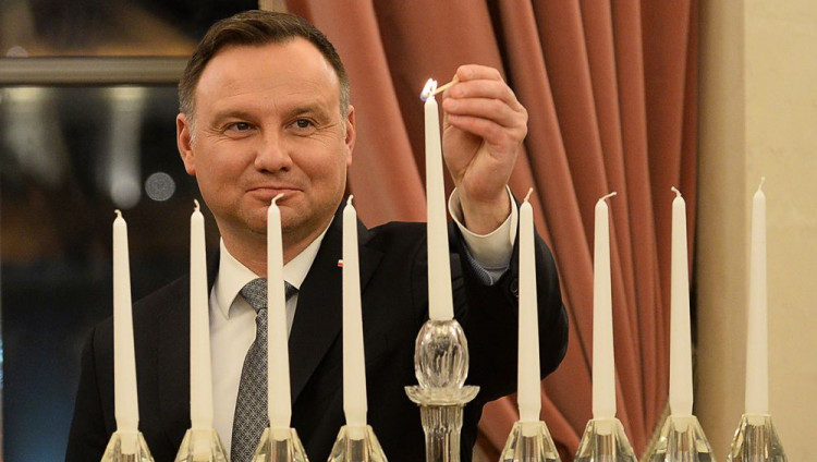 Президент Польши пожелал евреям «счастливой Хануки»