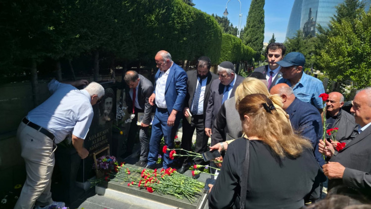 В Баку почтили память национального героя Альберта Агарунова