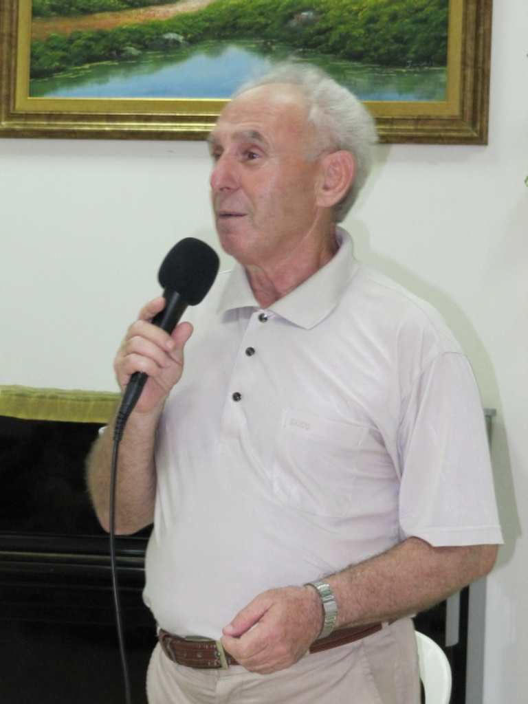 1280px-Viktor_Gin.jpg