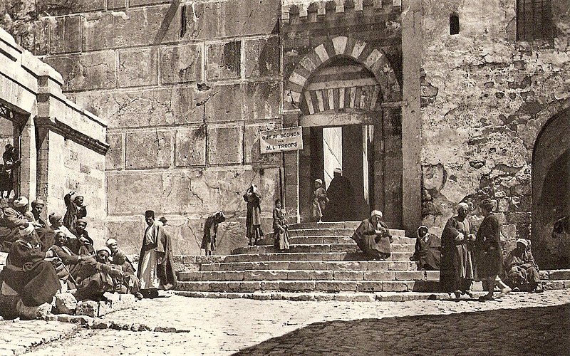 800px-Hebron_entrance_Haram1.jpg