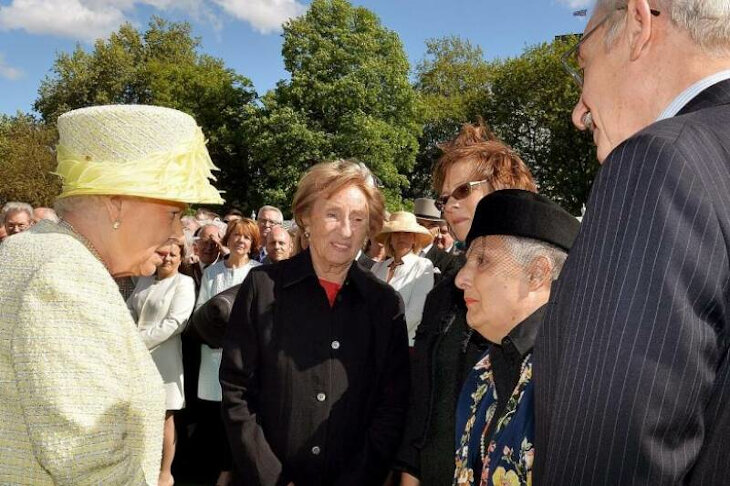 Queen-Elizabeth-II-and-the-Jew1_htm_8c35c6d6e40e2537.jpg