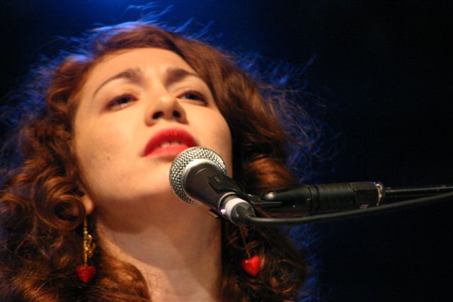 Regina_Spektor,_July_2006.jpeg