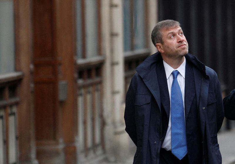 2021-12-18T142515Z_2_LYNXMPEHBH058_RTROPTP_3_PORTUGAL-ABRAMOVICH.jpeg