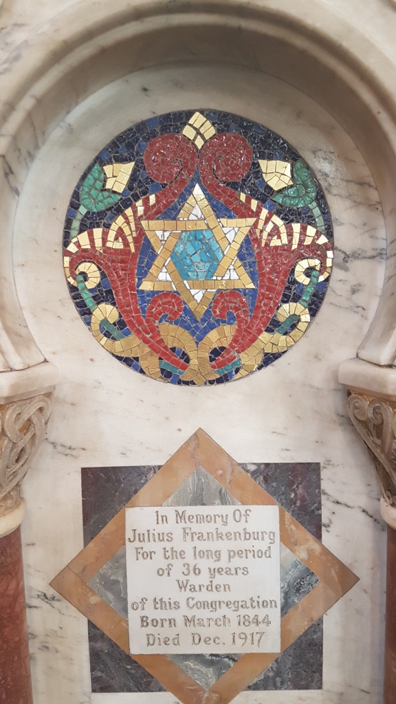Garnethill_Synagogue,_Glasgow_06_-_Inscription_in_Prayer_Hall.jpg Garnethill_Synagogue,_Glasgow_06_-_Inscription_in_Prayer_Hall.jpg