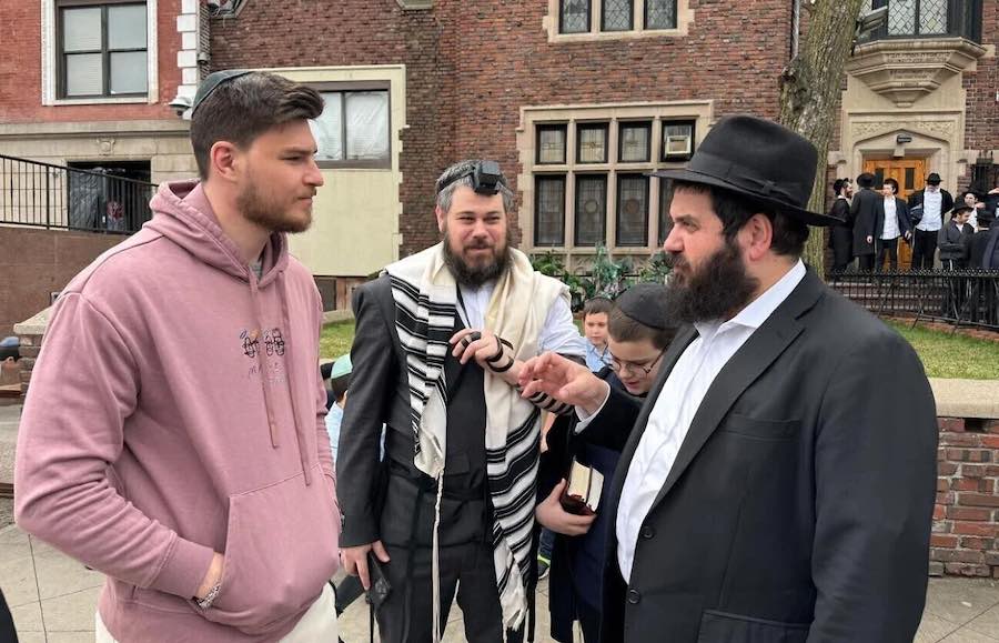 Sasha-Troufanov-at-Ohel-1-1320x880.jpg