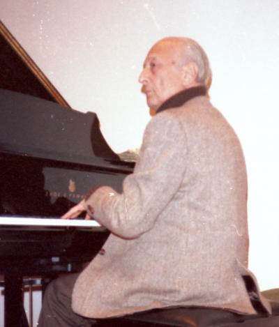 Władysław Szpilman przy fortepianie. Fot. Archiwum rodzinne.jpg Władysław Szpilman przy fortepianie. Fot. Archiwum rodzinne.jpg