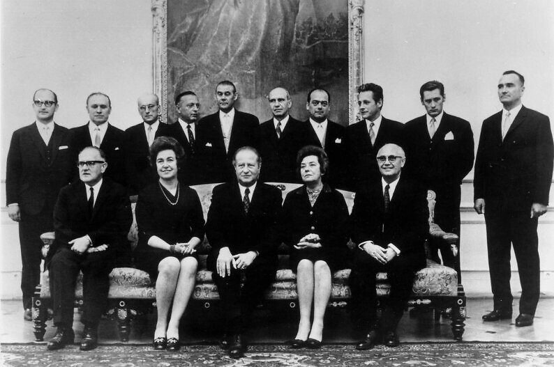 Oesterreichische_Bundesregierung_-_Kabinett_Kreisky_I-e1679291017821.jpg