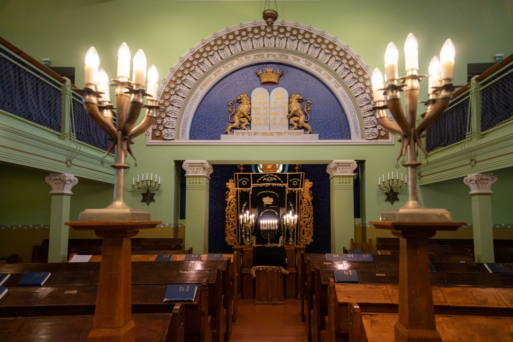 Helsinki_Helsingfors_Synagogue_inside_05.png