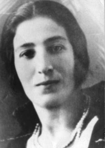 Мать Майи Исааковны, Сима Иосифовна Левина. Коллекция Исторической мастерской..jpg
