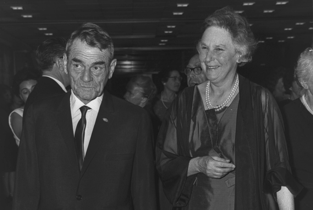 James_de_Rothschild_-_Kadish_Luz_-_Knesset_30-08-1966-1.jpg