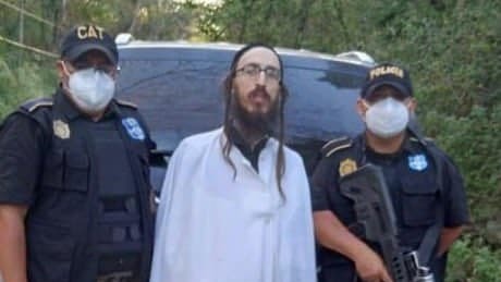 Yaakov-Weingarten-in-custody-of-Guatemalen-government.jpg
