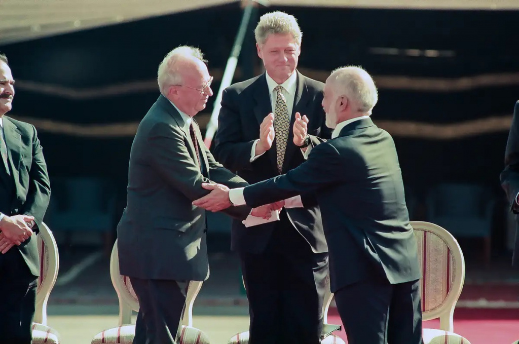 Peace-agreement-Moshe-Shai-113_csecollege.jpeg