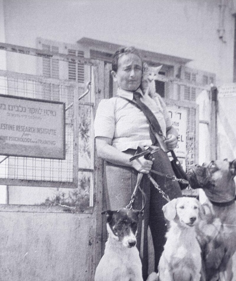 RM_F32702_Rudolfine_Menzel_with_three_dogs_in_front_of_the_Palestine_Research_Institute_for_Canine_Psychology_and_Training.jpg RM_F32702_Rudolfine_Menzel_with_three_dogs_in_front_of_the_Palestine_Research_Institute_for_Canine_Psychology_and_Training.jpg