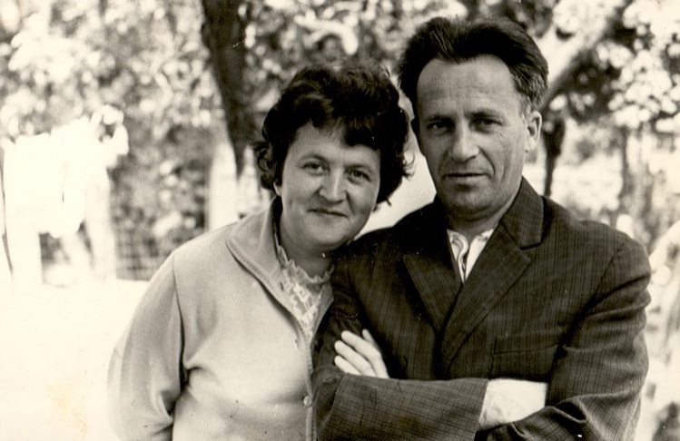 12. Mikhail and Maya in Kamyanets-Podilskyi, 1960s (1).jpg