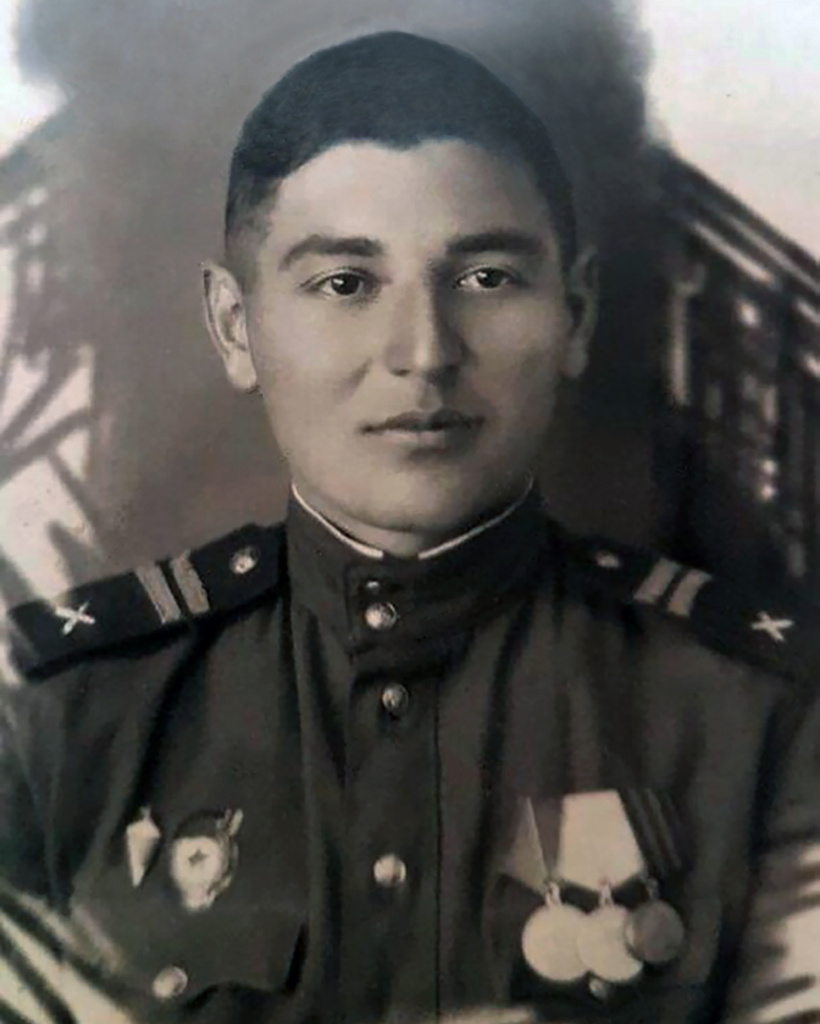 Младший сержант А.М. Гринзайд. (1).jpg