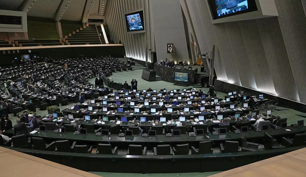 Парламент Ирана одобрил закрытие Ормузского пролива