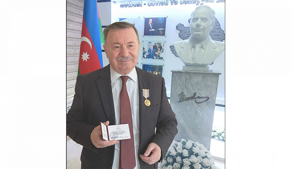 Наджафгулу Наджафов награжден медалью «150-летие Азербайджанской национальной печати»