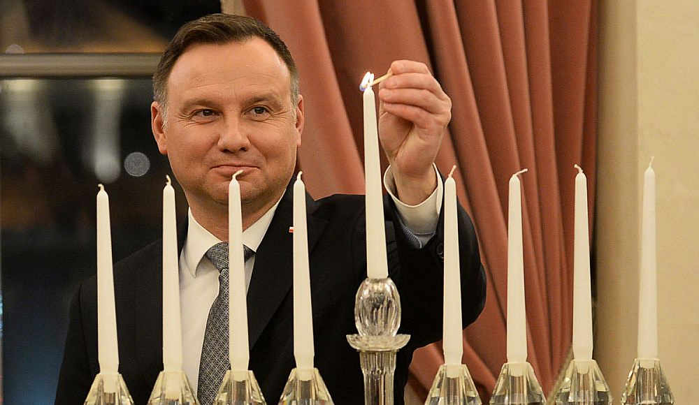 Президент Польши пожелал евреям «счастливой Хануки»
