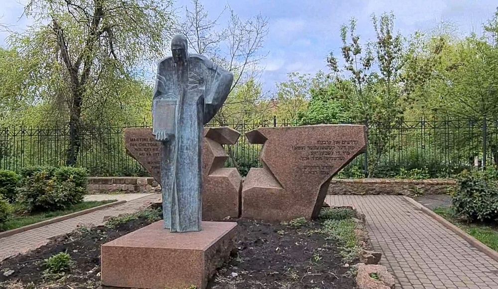 В Молдавии уволили похвалившего Гитлера и Холокост преподавателя лицея