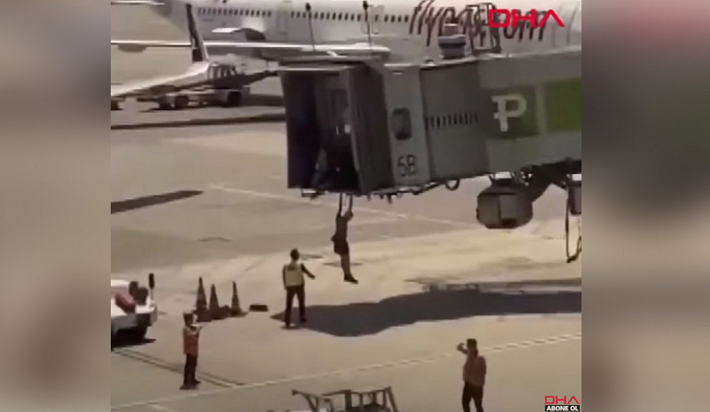 Трое опоздавших на рейс израильтян пытались взять штурмом турецкий самолет