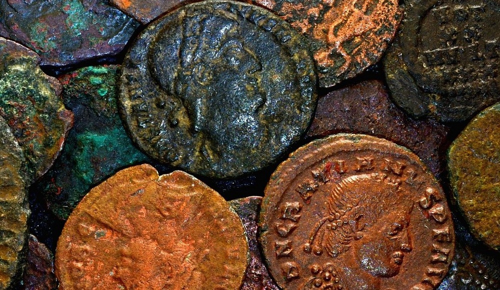 Израильская полиция изъяла сотни древних реликвий и 1500-летние «магические чаши» из квартиры жителя Иерусалима
