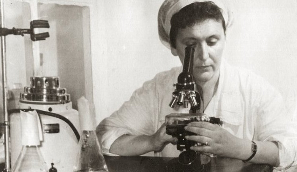 Еврейская община Хабаровска провела мероприятие памяти вирусолога Лии Верета, разработавшей средство против клещевого энцефалита