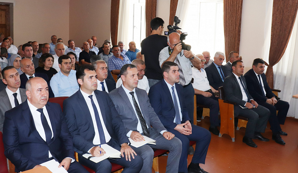 Выездной прием Исполнительной власти Губинского района состоялся в Красной Слободе