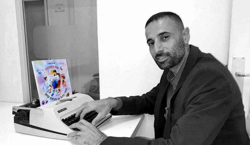 Детский поэт Арнольд Ихаев опубликовал новую книгу на иврите 